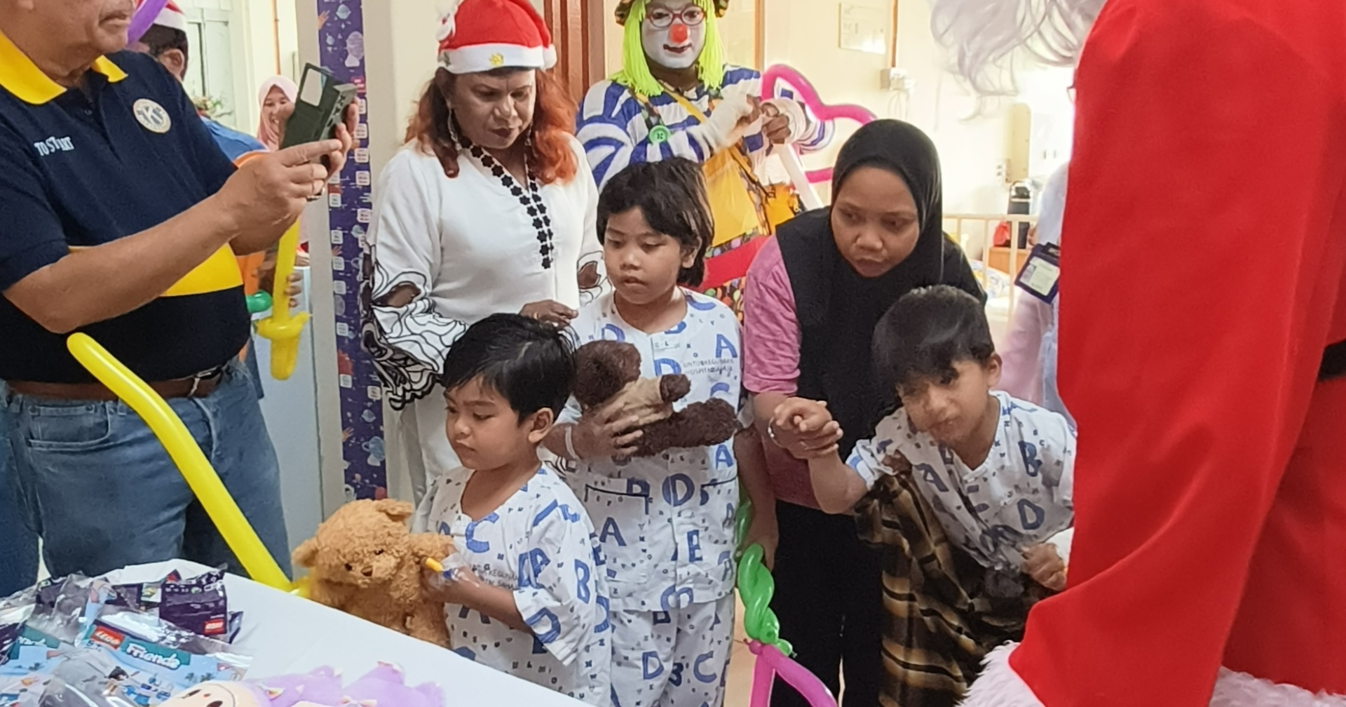 Kiwanis Club Of Klang&amp;#039;s Christmas Party At Hospital Tengku Ampuan Rahimah